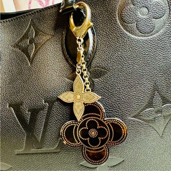 Louis Vuitton Stipply Flower Gold Brass & Tortoise Acetate Bag Charm, EUC - Picture 5 of 16
